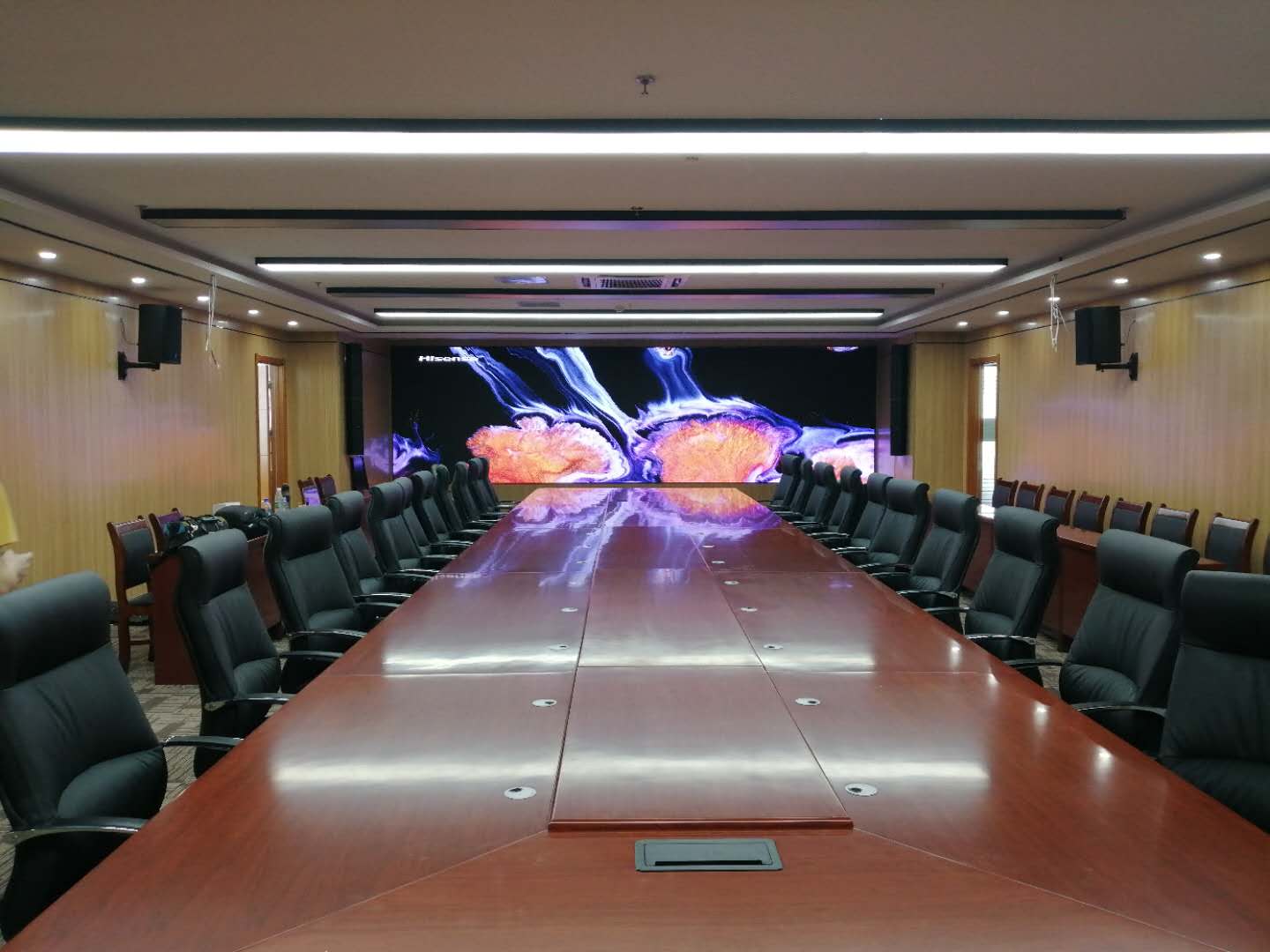 濰坊某事業(yè)單位音、視頻會議集成項目完工，會議辦公、音響系統(tǒng)、1.2小間距顯示系統(tǒng)完美融合